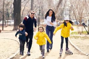 Familia noastra asteapta primavara zambind alaturi de TEX